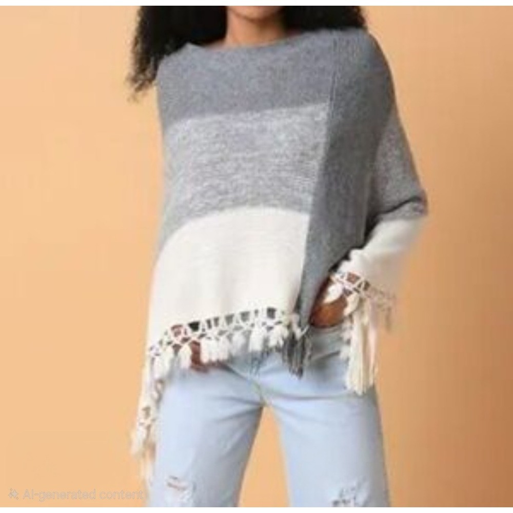 Macchia di Ruggine Poncho Women One Size Grey Cream Good Tassel Fringe Knit